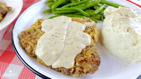 CHICKEN FRIED STEAK WITH WHITE GRAVY | The Country Cook