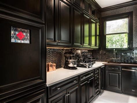 20 Stunning Black Kitchen Cabinets