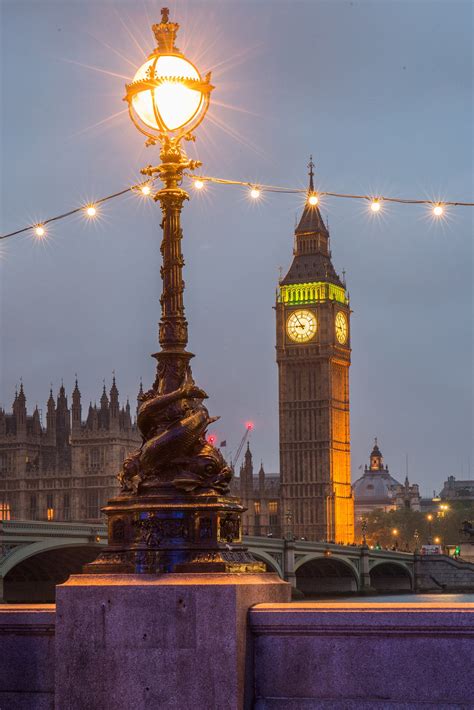 Big Ben at Night With Lamppost Elizabeth Tower and British Parliament ...