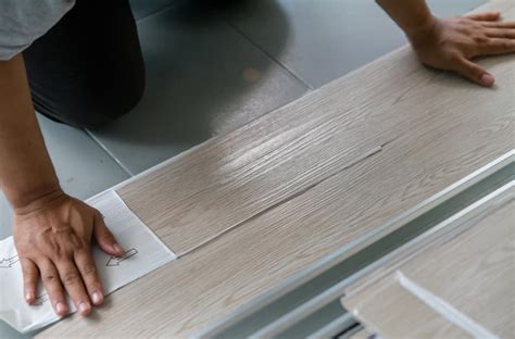 How To Lay Vinyl Self Adhesive Floor Tiles | Viewfloor.co