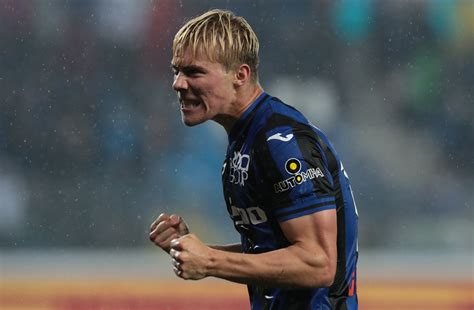 Rasmus Hojlund passes medical and Manchester United expected to make ...