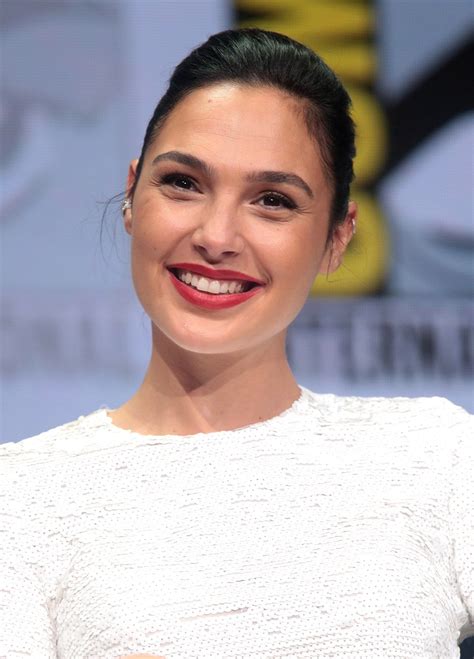 Gal Gadot - Wikipedia | Gal gadot, Bellezza