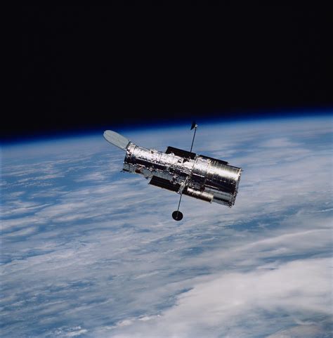 Hubble Space Telescope | Backdropped by the horizon of Earth… | Flickr