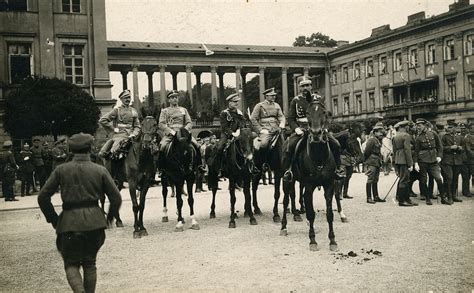 EVOLUTION of Socialist Polands Military Uniforms: A Historical Insight