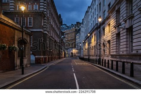 3,983 Historic Street London Night Images, Stock Photos & Vectors ...