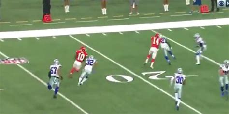 Dallas Baffled By Unlikely Tyreek Hill Touchdown As First Half Expires (Video)