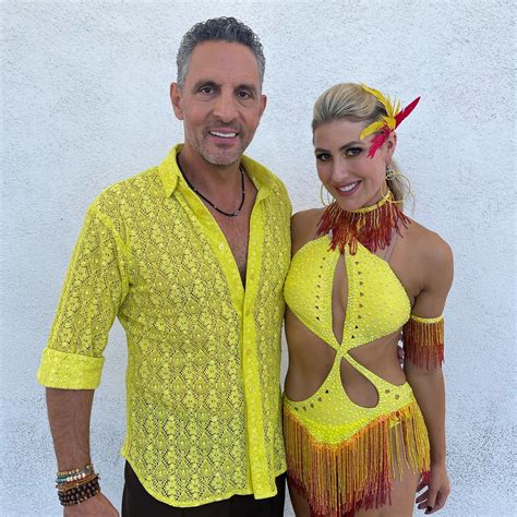 DWTS’ Mauricio Umansky ‘drops’ partner Emma Slater during live performance blunder after ...