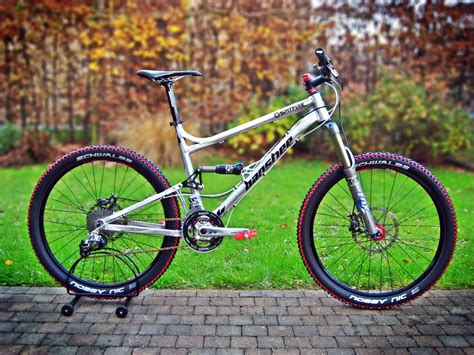 Banshee Bikes News: 2011 Banshee frames with sweet builds.