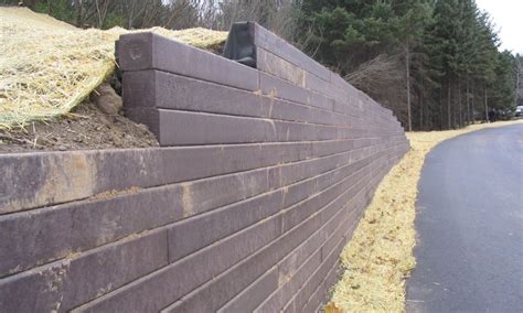 The Main Purposes of a Retaining Wall - Tangent Articles