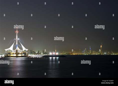 Kuwait city skyline hi-res stock photography and images - Alamy