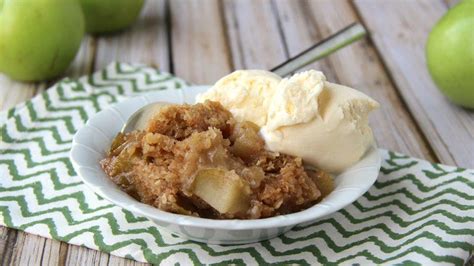 Classic Slow-Cooker Apple Crisp recipe from Betty Crocker