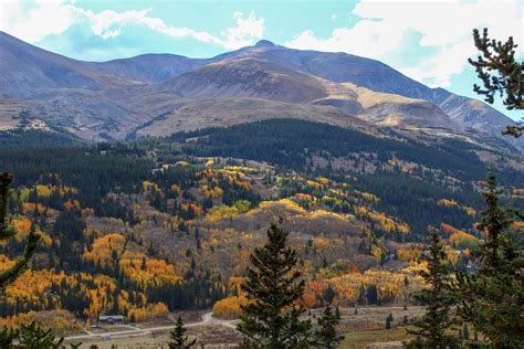 Gorgeous colors in Dillon Colorado today : r/Colorado