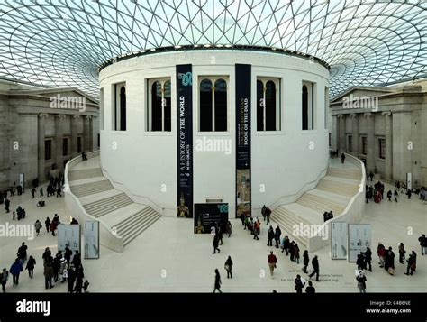 Atrium of the British Museum in London. Design of the glass roof by Sir Norman Foster Stock ...