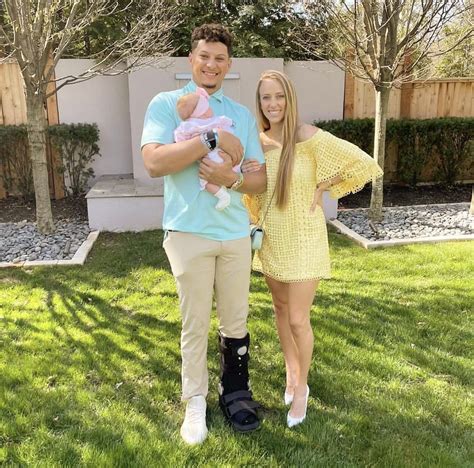 Patrick Mahomes & Fiancée Brittany Matthews Pose For First Family Photos With Baby Daughter ...