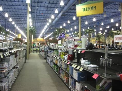 Around San Francisco: Fry's Electronics Super Store - San Jose location