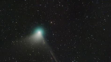 Green comet’s new “anti-tail” seemingly breaks the laws of physics