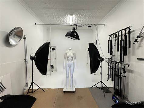 Photography Studio with 1 Cyclorama Wall | Rent this location on Giggster