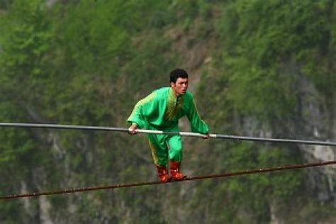 Xinjiang Man Breaks Tightrope Walking World Record