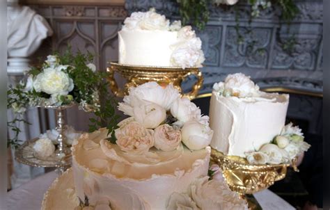 PICS Meghan Markle & Prince Harry’s Wedding Cake Is Revealed!