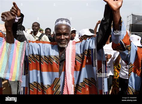 Gambia traditional clothing hi-res stock photography and images - Alamy