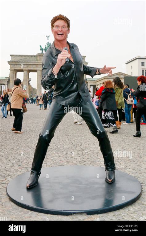 David hasselhoff berlin wall 1989 hi-res stock photography and images ...