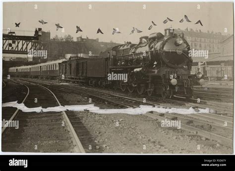 Golden arrow train hi-res stock photography and images - Alamy