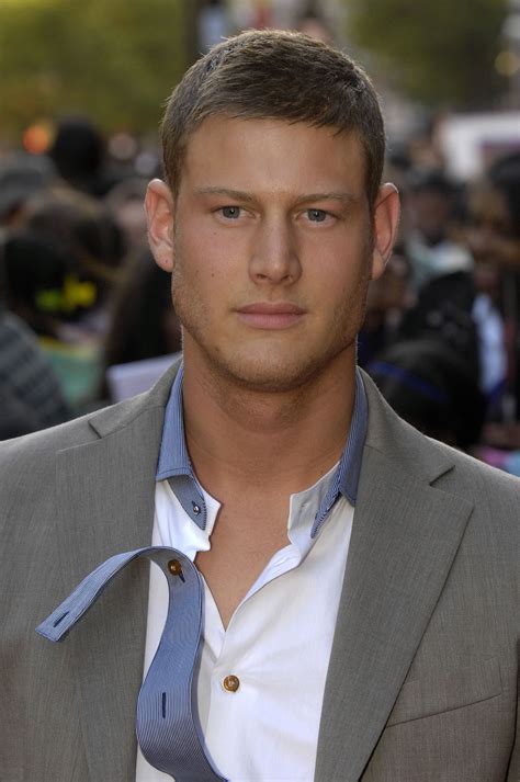 Classify English actor Tom Hopper