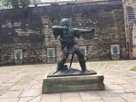 The Robin Hood statue : r/nottingham