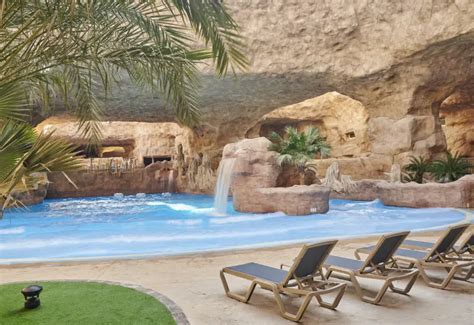 Desert Falls Water & Adventure Park, Doha: Tickets, Photos