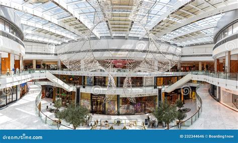 Dubai Mall Fashion Avenue Luxury Shopping Center Panorama in the United ...