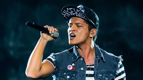 Bruno Mars Joins Super Bowl Halftime Show; Coldplay, Beyonce Also Set ...