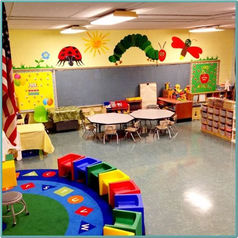 Preschool Classroom Painting Ideas | Murais da escola, Como decorar a sala de aula, Enfeites ...