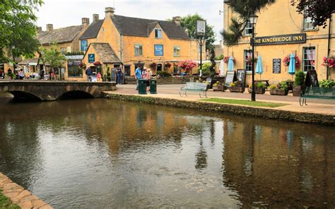 10 Best Pubs in Bourton on the Water in 2023 (Drinks, Food & Views)