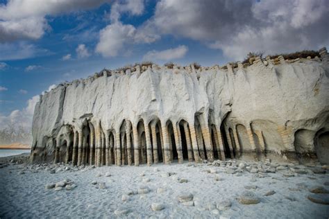 How to Find the Elusive Stone Columns of Crowley Lake on US 395 - That Adventure Life