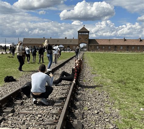 Tourists spark outrage after posing for photos on Auschwitz train tracks - National | Globalnews.ca