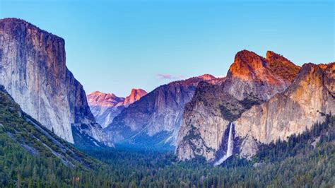 Sunrise in Yosemite National Park - 9 Best Spots To Watch The Spectacle