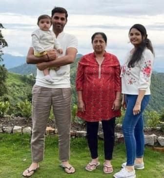 Bhuvneshwar Kumar Biography, Age, Height, Family, Wife, Net Worth & More