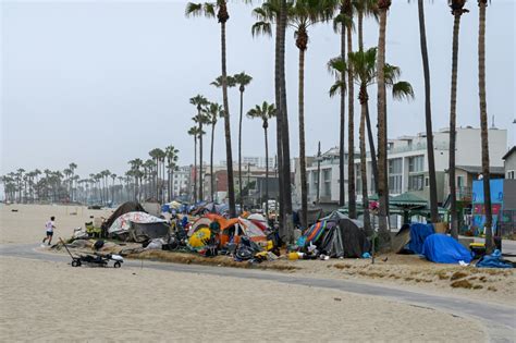 California Gov. Newsom issues executive order to remove homeless ...