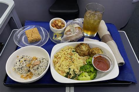 United Airlines Improving First Class Meal Service - One Mile at a Time