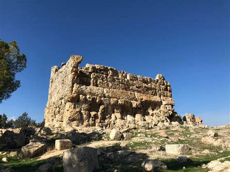 Majdel Anjar temple - LebanonUntravelled.com