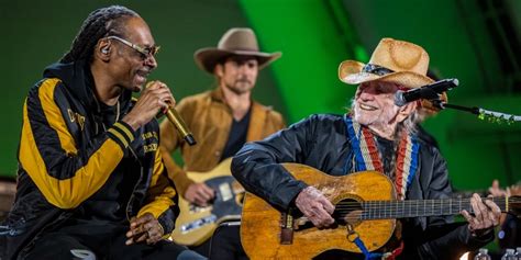 'Long Story Short: Willie Nelson 90' Captures Birthday Bash Ft. Bob Weir, Billy Strings, Snoop ...