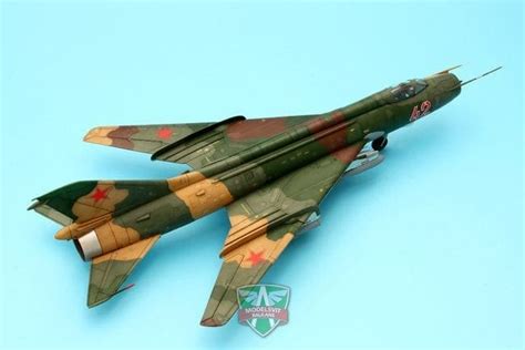 Modelsvit - 72018 - Sukhoi Su-17 Serial - 1/72 Scale Model