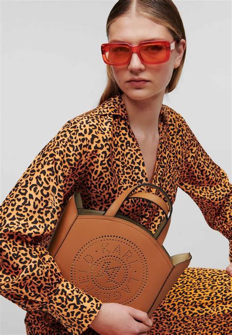 KARL LAGERFELD K/CIRCLE PERFORATED SMALL - Håndtasker - brown/brun ...