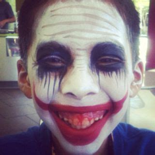 Joker face paint ... Joker schmink Cool Halloween Makeup, Face Painting Halloween, Halloween ...