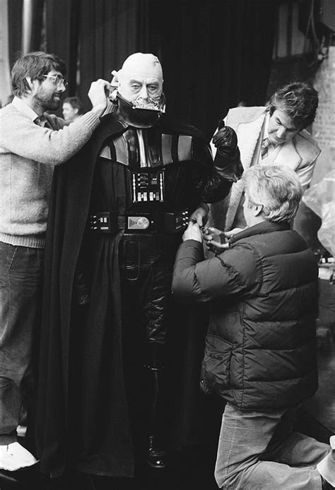 Sebastian Shaw as Darth Vader in Return of the Jedi, 1983 : r/40yearsago