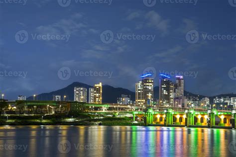 Night view of the Han River in Seoul 10517758 Stock Photo at Vecteezy