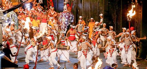 Kandy Perahera | Kandy Esala Perahera Sri Lanka