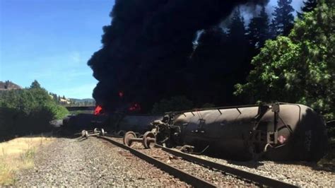 Train derailment causes massive fire in northern Oregon | CNN
