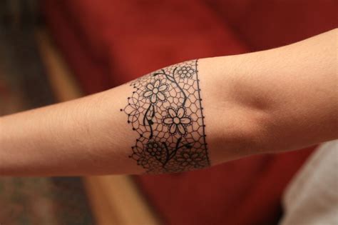 Really liking the lace tattoos I've seen recently, I love their gentle ...