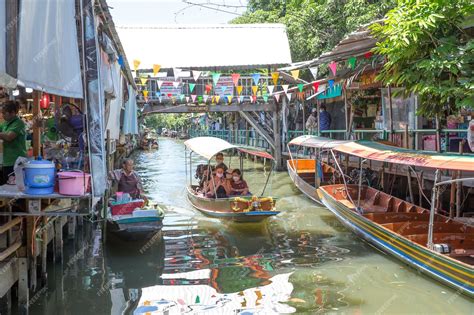 Premium Photo | The foreigner with boat at Khlong Lat Mayom Floating Market